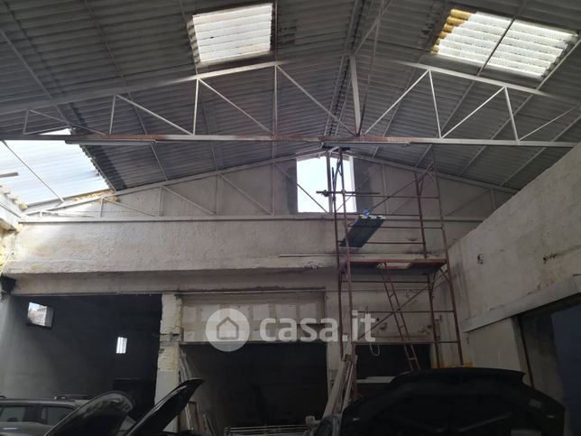 Capannone in commerciale in Via Portella della Ginestra