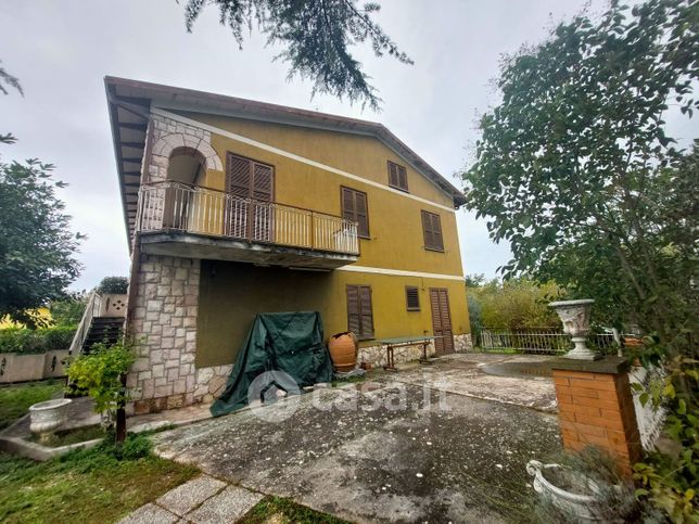 Casa indipendente in residenziale in Frazione San Croce 9