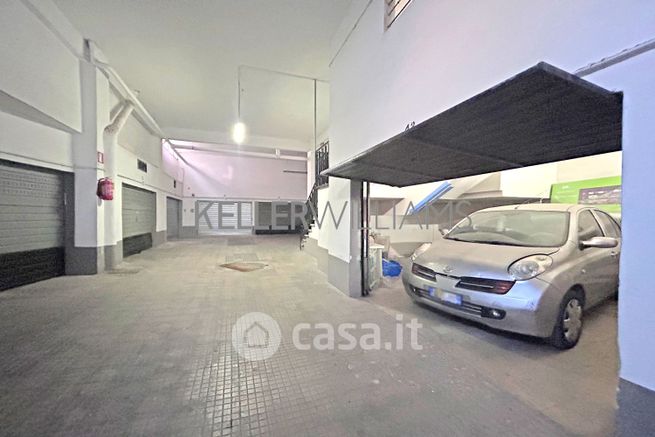 Box/posto auto in residenziale in Viale Appio Claudio 237