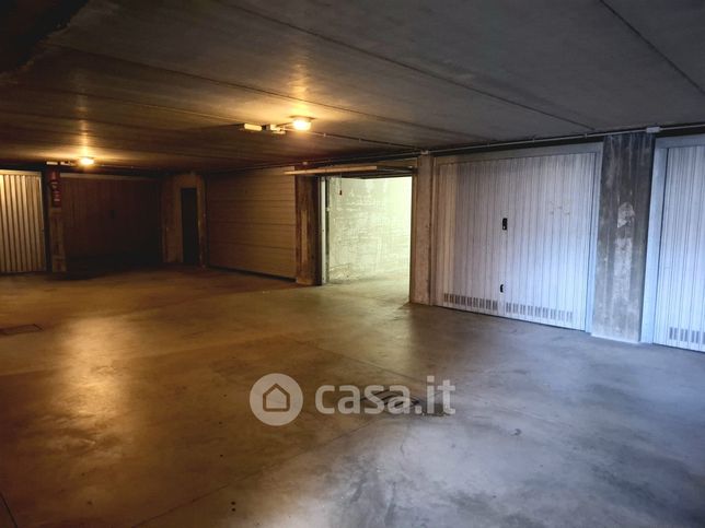 Box/posto auto in residenziale in Via Mantovana
