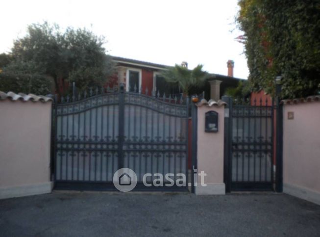Villa in residenziale in Viale Ascanio