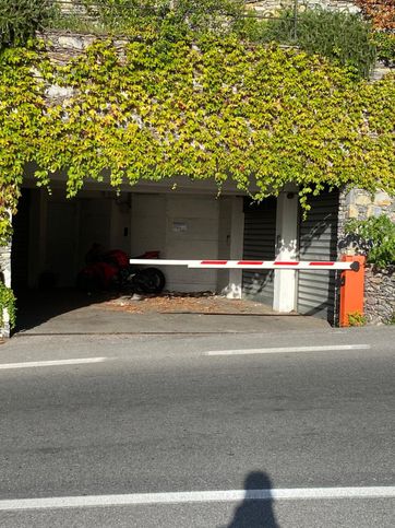 Garage/posto auto in residenziale in Strada Statale 1