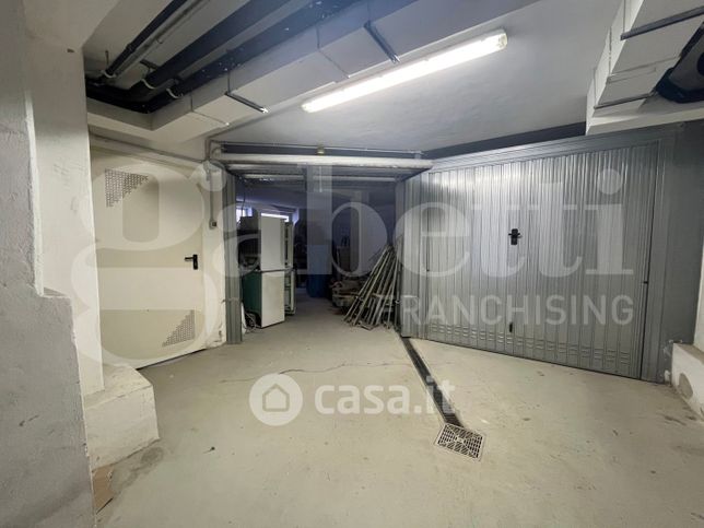 Box/posto auto in residenziale in Via delle Strette
