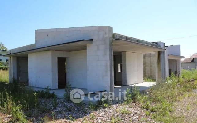 Casa indipendente in residenziale in Via Tomadini