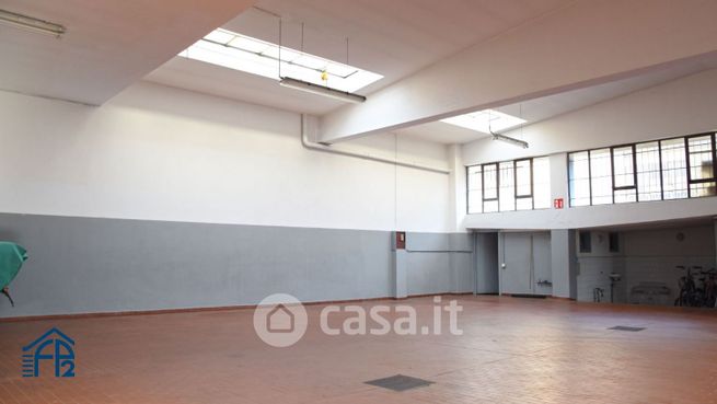 Capannone in commerciale in Via Sacco e Vanzetti 83