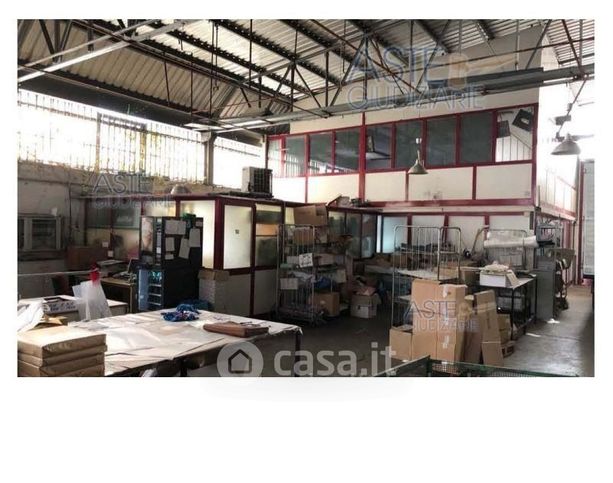 Capannone in commerciale in Via Thomas Edison