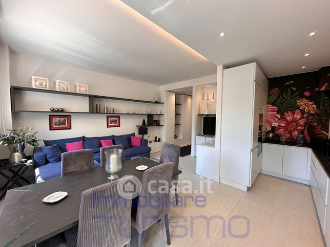 Appartamento in residenziale in Viale Ippolito Nievo
