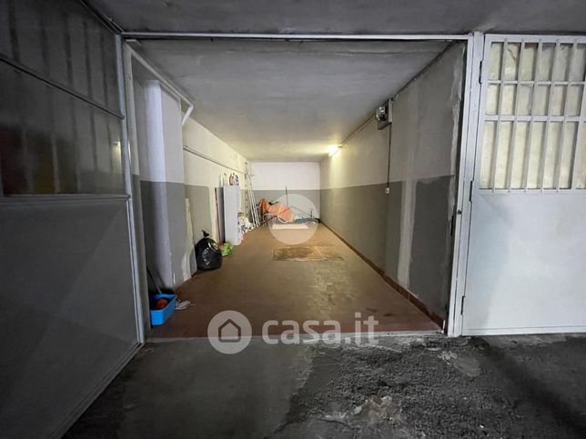Box/posto auto in residenziale in Via G. Amati 90