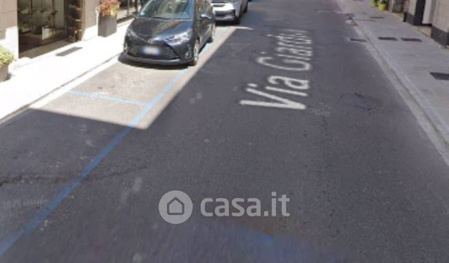 Box/posto auto in residenziale in Via Giardini Nord