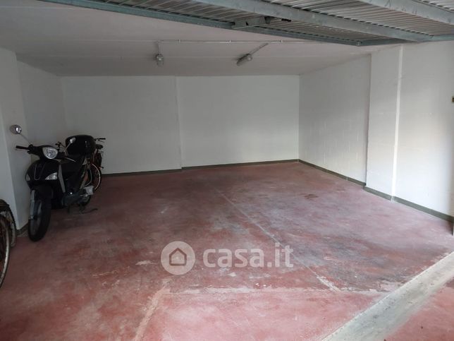 Garage/posto auto in residenziale in Via Garibotti