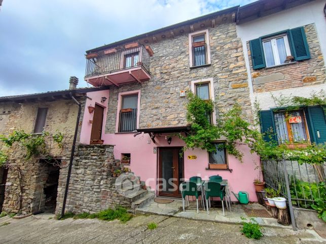 Casa indipendente in residenziale in Frazione Bregni