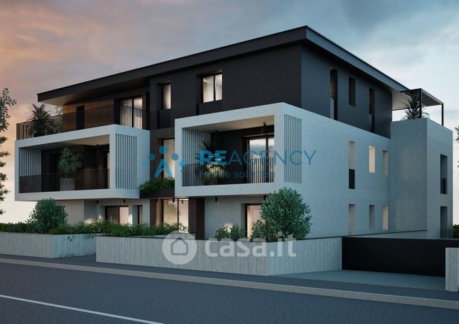 Appartamento in residenziale in Via Peschiera