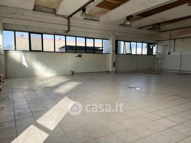Capannone in commerciale in Strada di Sabbione
