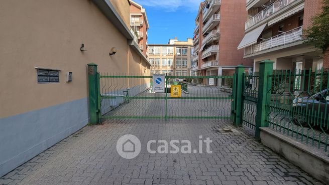 Box/posto auto in residenziale in Via Monza 4