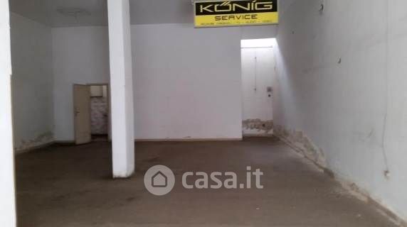 Capannone in commerciale in 