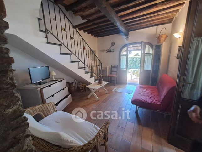 Casa bi/trifamiliare in residenziale in Via Cateratte