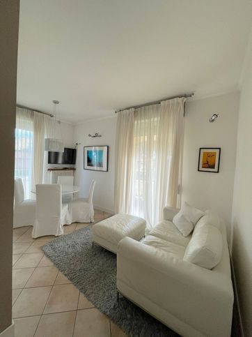 Appartamento in residenziale in Viale Maroncelli 3