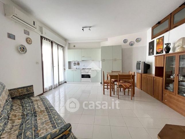 Appartamento in residenziale in Strada Statale 16 Adriatica