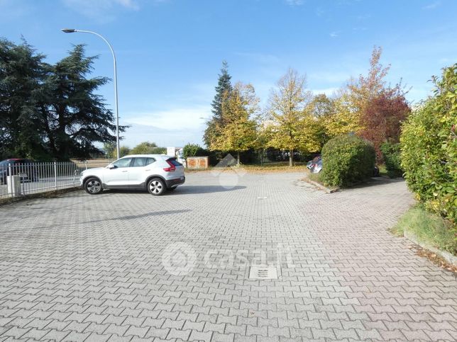 Garage/posto auto in residenziale in Via Enrico Mattei 92