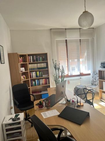 Ufficio in commerciale in Via Antonio Stradivari