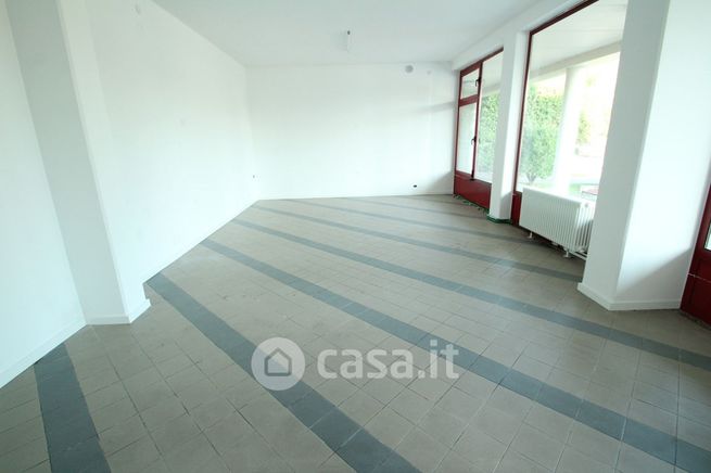 Ufficio in commerciale in 