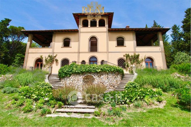 Villa in residenziale in Via Castel di Poggio