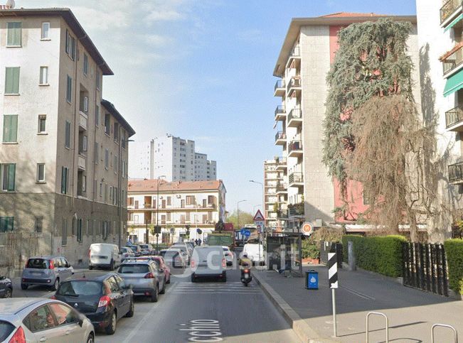 Box/posto auto in residenziale in Via Comacchio 3