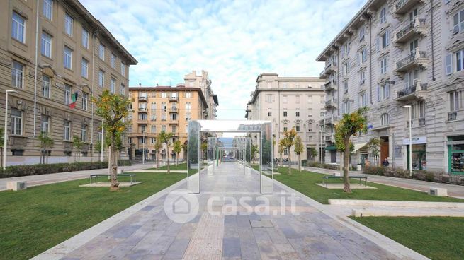 Ufficio in commerciale in 