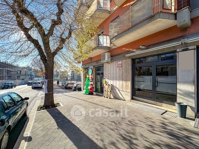 Attività/licenza (con o senza mura) in commerciale in Via Giacomo Matteotti 22
