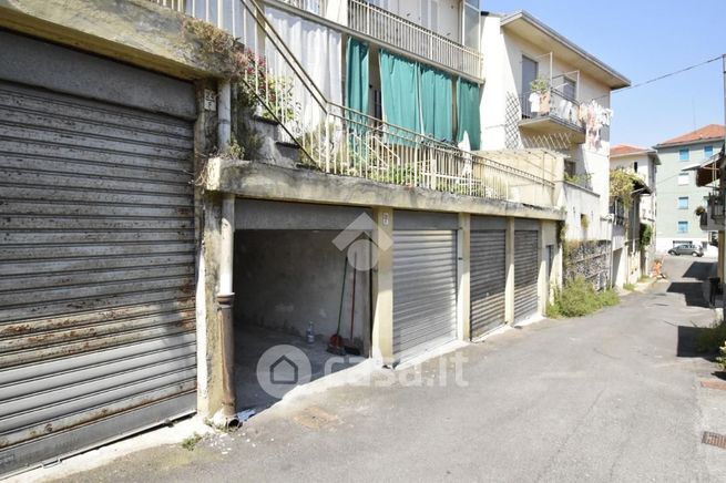 Box/posto auto in residenziale in Via Albugnano 24
