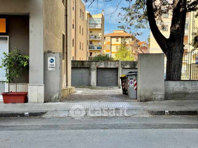 Garage/posto auto in residenziale in Via Luigi Barzini 15