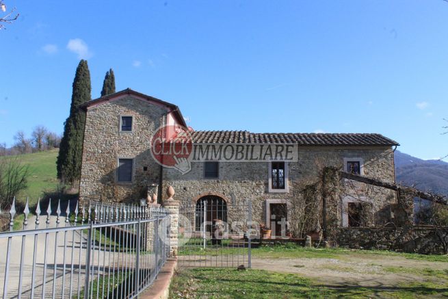 Casa indipendente in residenziale in 