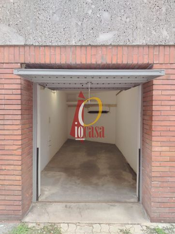 Garage/posto auto in residenziale in Via Andrea del Castagno