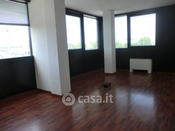 Ufficio in commerciale in