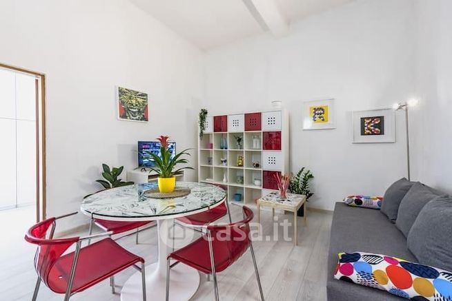 Appartamento in residenziale in Via Laura 9