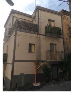 Casa indipendente in residenziale in Via Dante Alighieri 66-68