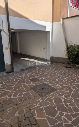 Box/posto auto in residenziale in Via Silvio Pellico 1