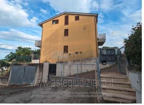 Garage/posto auto in residenziale in Via Francesco Baracca 26