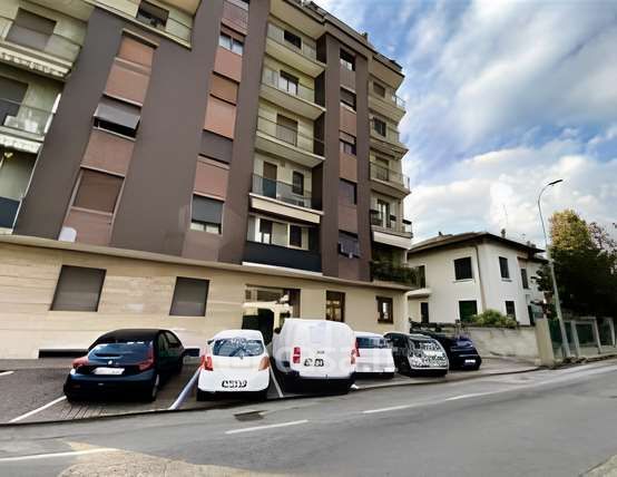 Ufficio in commerciale in Via Solferino 8