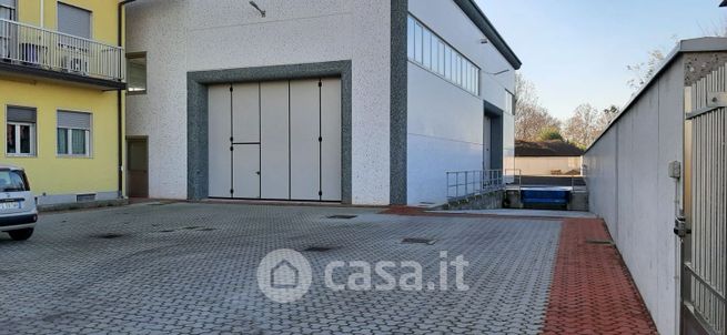 Capannone in commerciale in Via Cesare Battisti 70