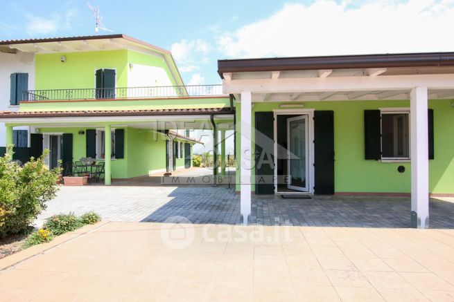 Villetta a schiera in residenziale in Via Imperiale 335