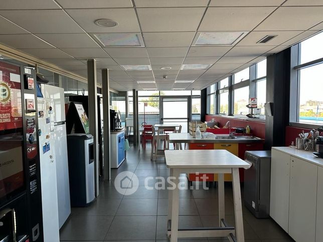 Ufficio in commerciale in Via Lavoratori Autobianchi