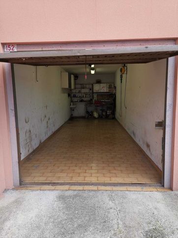 Box/posto auto in residenziale in Via Giulio Tanini 152 R