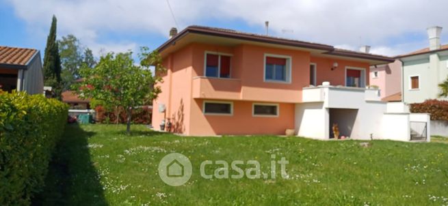 Villa in residenziale in Via San Giovanni