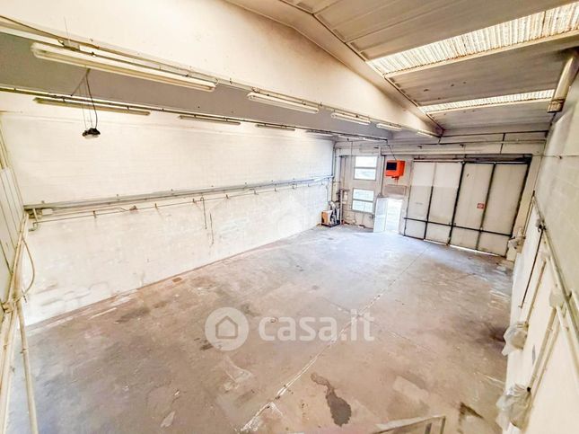 Capannone in commerciale in Via Trieste 19