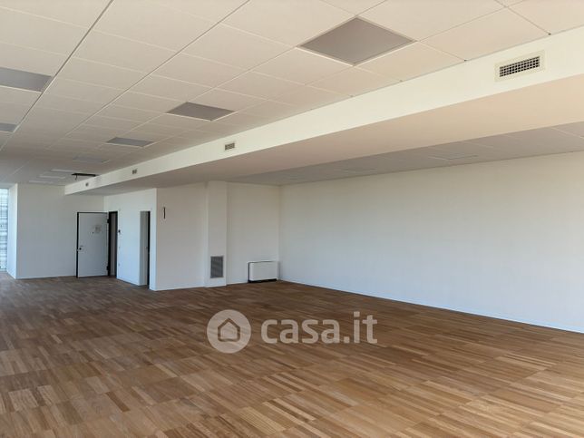 Ufficio in commerciale in Via Cendon 1