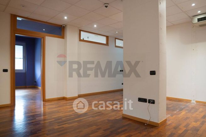 Ufficio in commerciale in 