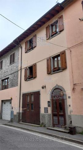 Casa indipendente in residenziale in Via dell'Appennino 116