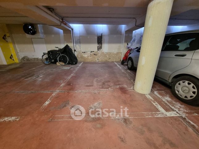 Box/posto auto in residenziale in Via del Borgo di San Pietro 85