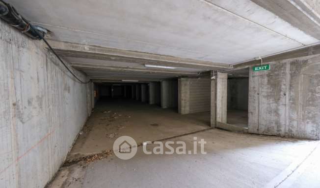 Box/posto auto in residenziale in Via Dante Alighieri